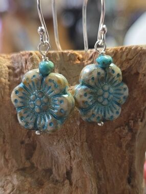 Hand Crafted Turquoise and Cream Floral Ceramic Dangle Earrings NWOT